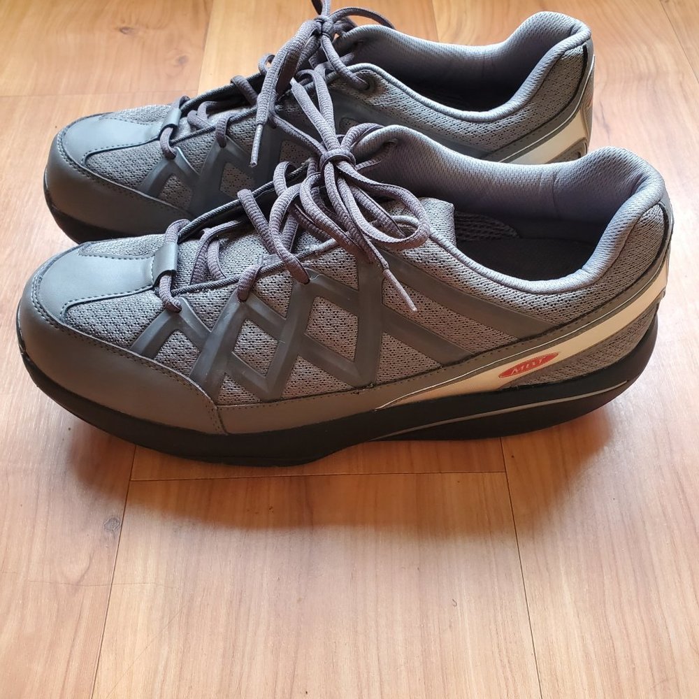 MBT SNEAKERS SIZE 10-10.5 DYNAMIC INDEX